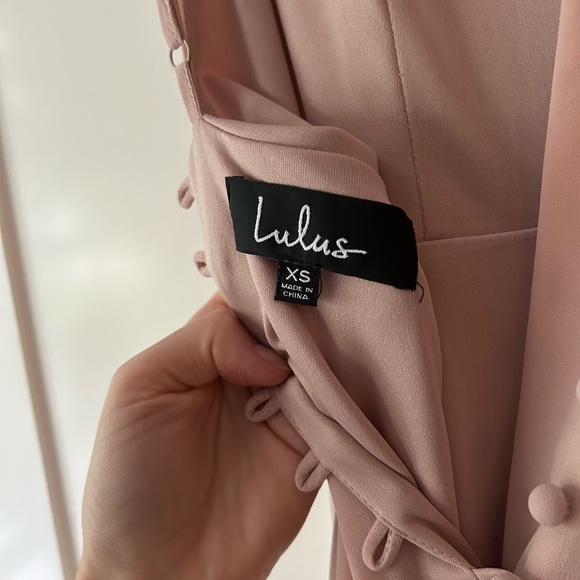 Gorgeous button detail backless dress - Picture 4 of 5